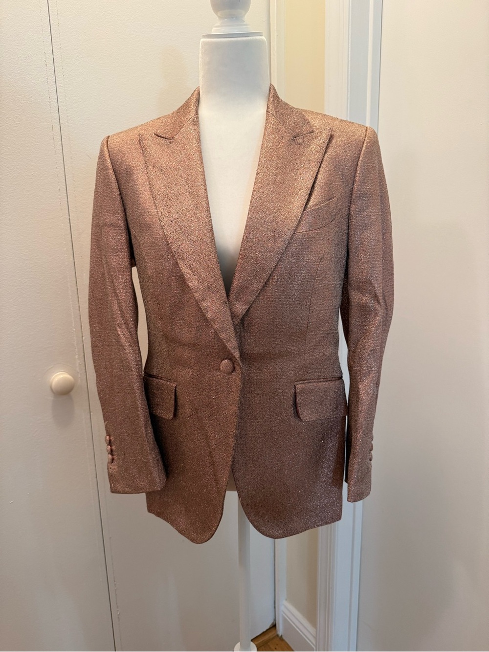 Shimmering Rose Gold Suit Tailored Single-Button Sport Coat